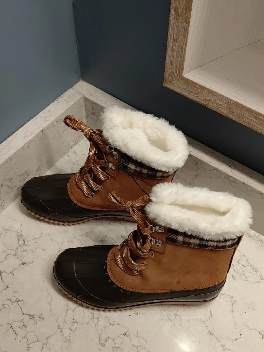 NEW Maurices PACKAWAY Whitney Cognac Plaid Duck Boot Size 9 Womens Fur